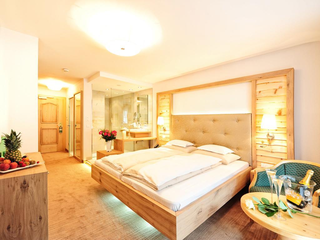 Salnerhof Superior Lifestyle Resort Ишгъл Стая снимка